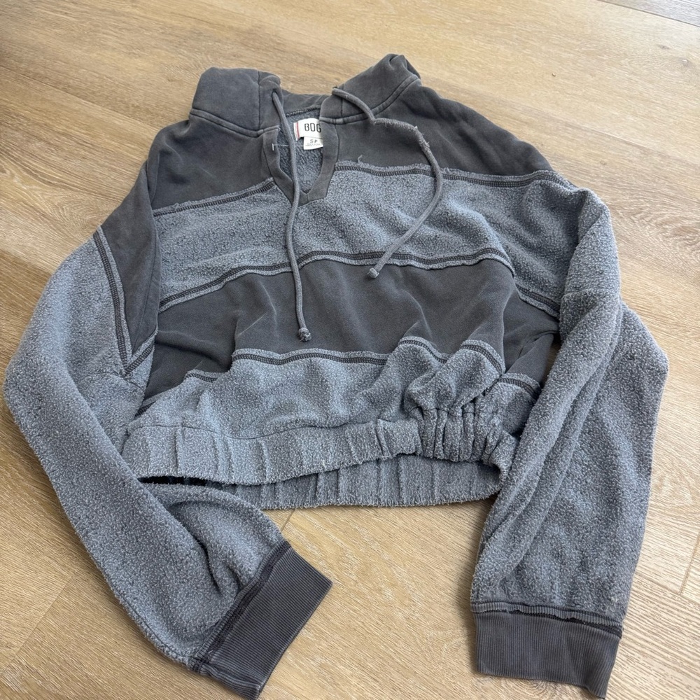 BDG Leanne Cropped Pullover Hoodie Sweatshirt - Picture 3 of 10
